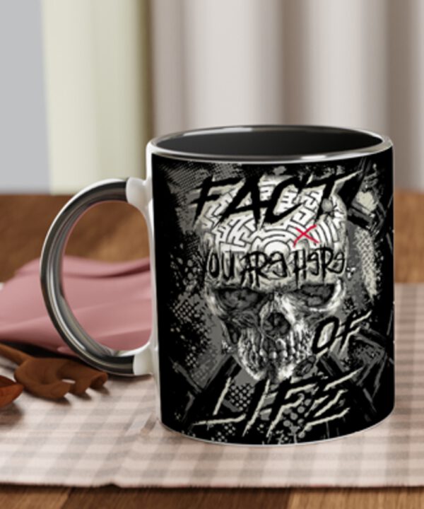 Fact of Life Tasse, Labyrinth Totenkopf Tattoo Design